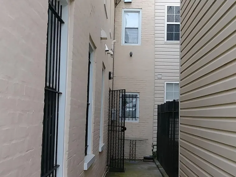 1425 5th St NW #1 — Photo 8