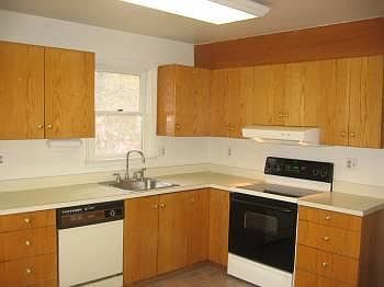 2nd image of 77 Devon Rd