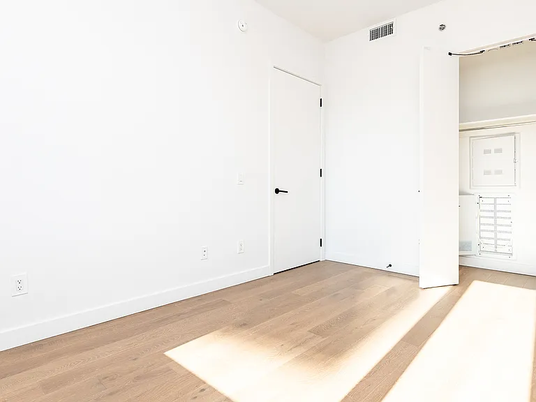 828 Metropolitan Ave #5E — Photo 6