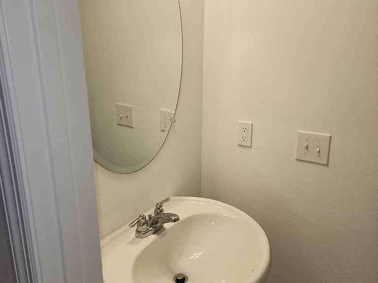 11805 Sylvia St — Photo 11
