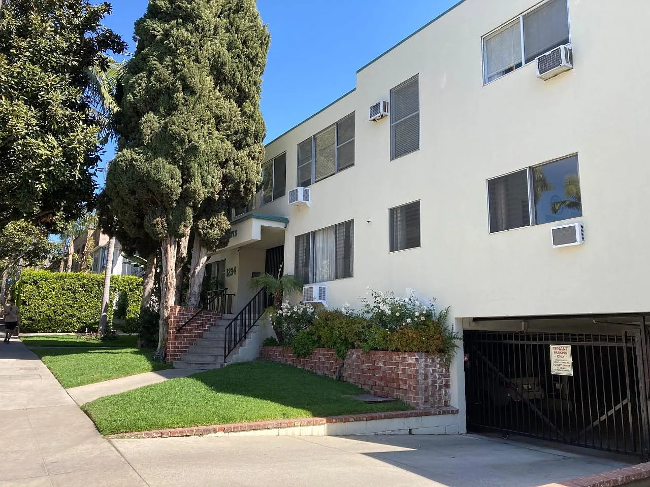 1234 N Laurel Avenue — Photo 3