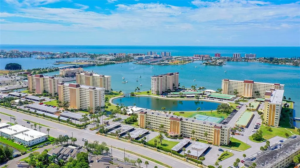 2 bed, 2.0 bath, 1040 sqft, $2,150 — Photo 2