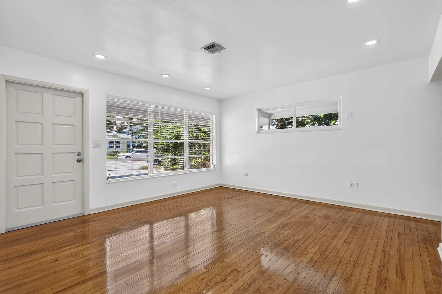 3 bed, 1268 sqft, $3,100 — Photo 3