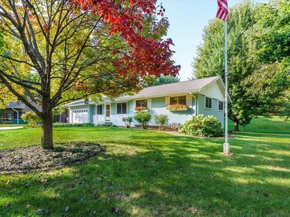 5740 Cedar Ln, Minnetonka, MN 55345