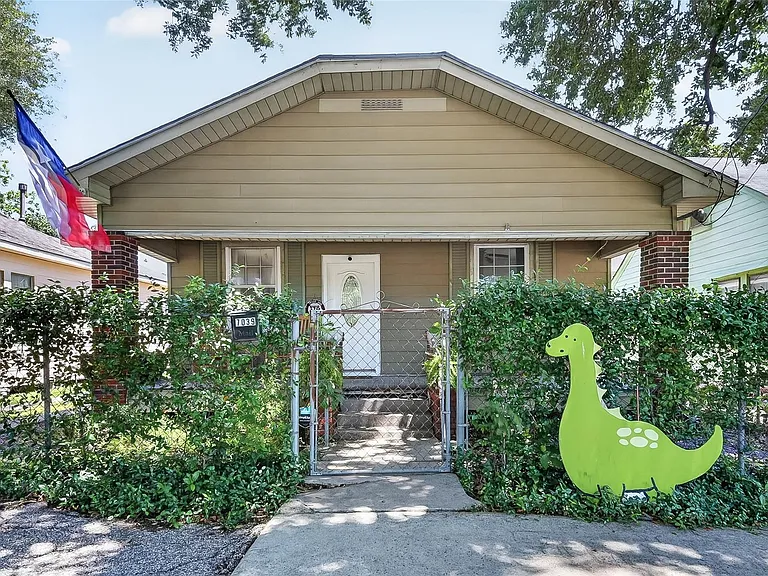 7039 Avenue E — Photo 1