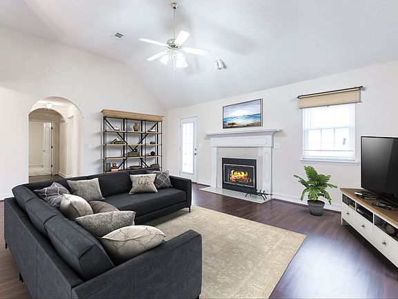 4th image of 101 Blackberry Ln