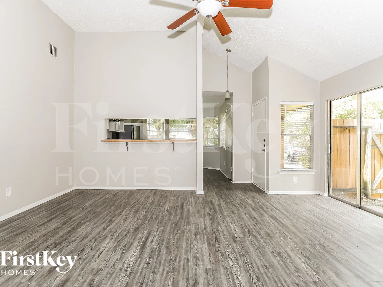 3 bed, 2.0 bath, 1184 sqft, $2,035 — Photo 4