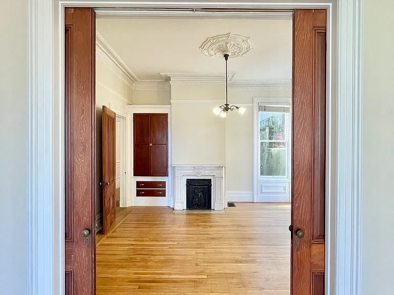 885 Waller St — Photo 5
