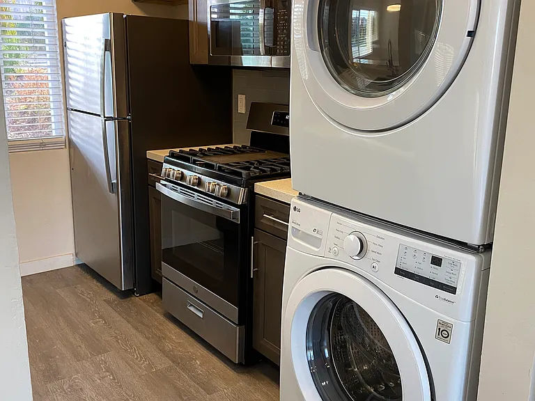 2813 Menlo Ave — Photo 9