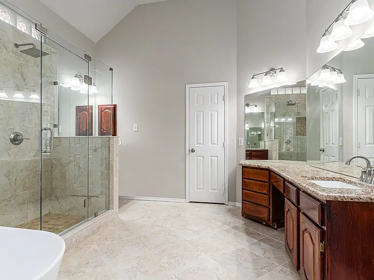 2416 McCarran Dr — Photo 28