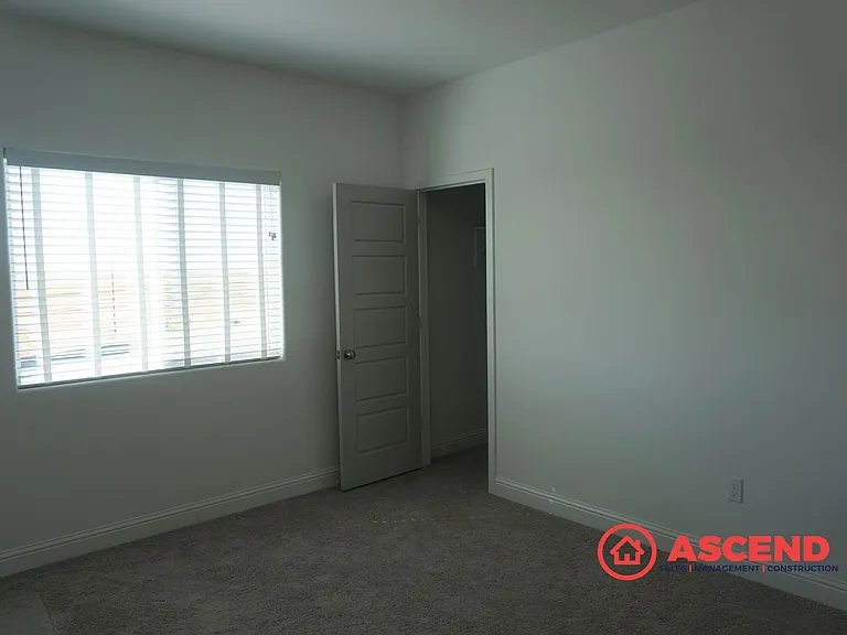 3301 Twin Knolls Ln — Photo 8
