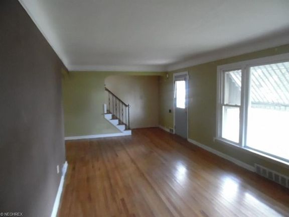 3rd image of 427 E 255th St