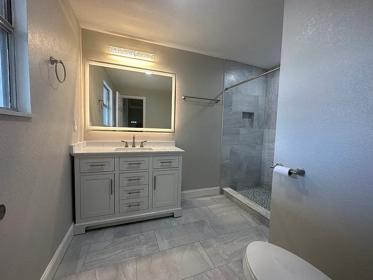 2210 S Euclid Cir #B — Photo 32