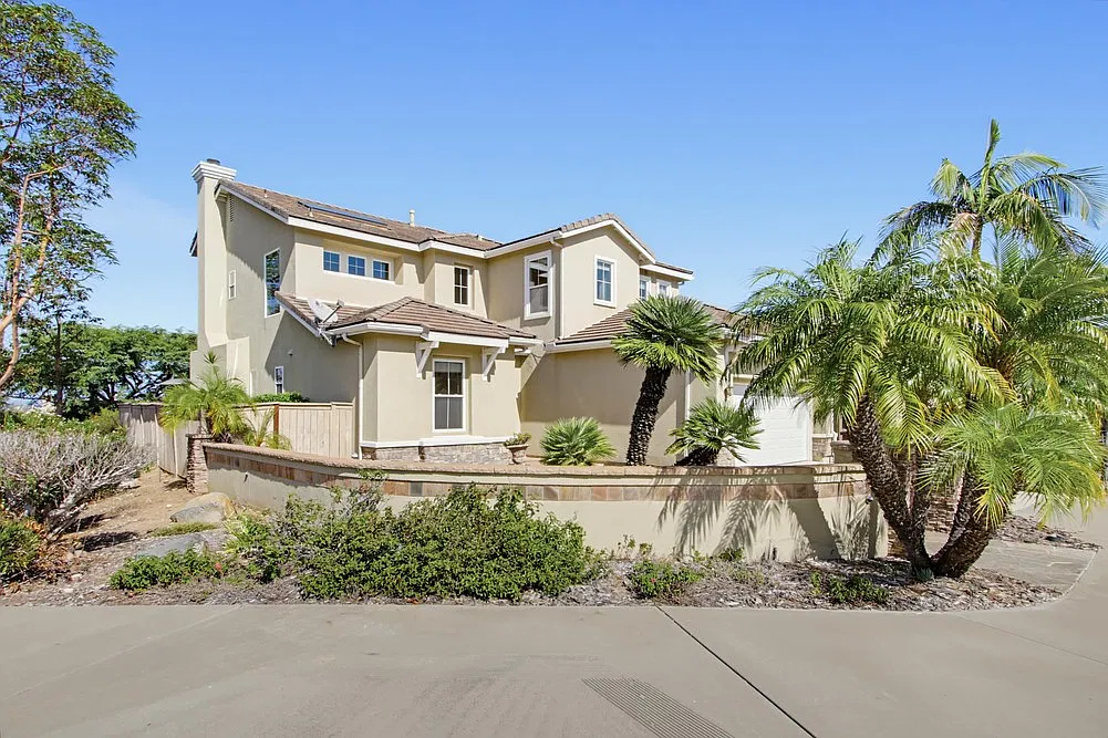 5 bed, 3108 sqft, $5,995 — Photo 1