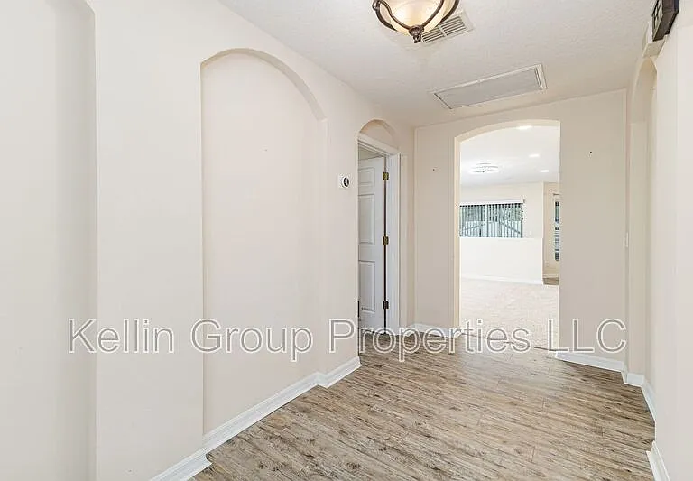 7233 Wakeview Dr — Photo 4