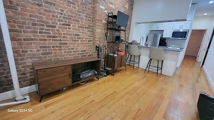 Rented by Chartwell Manhattan Realty | media 9