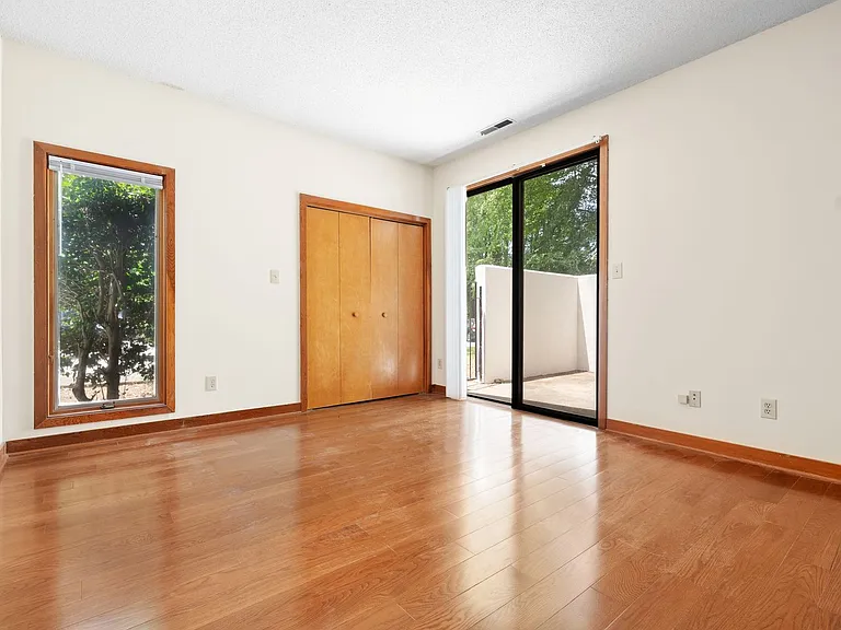 9 Vauxhall Pl — Photo 9