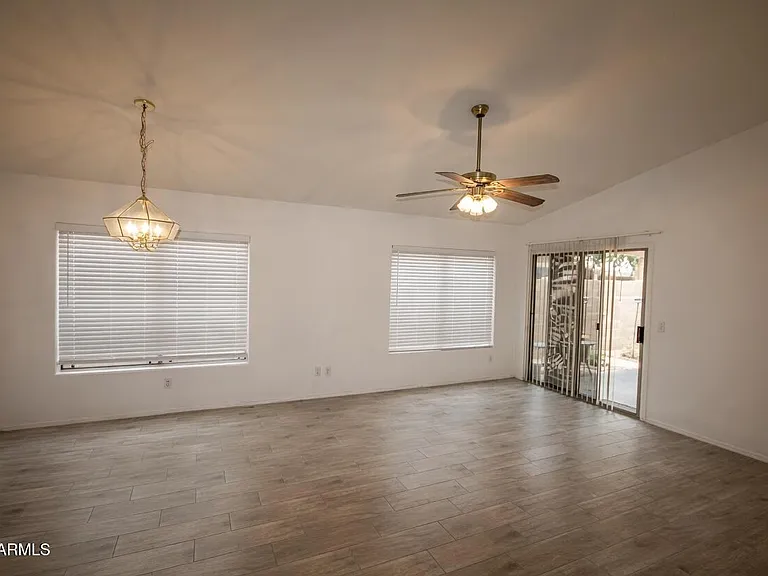 8457 W Rue De Lamour — Photo 2