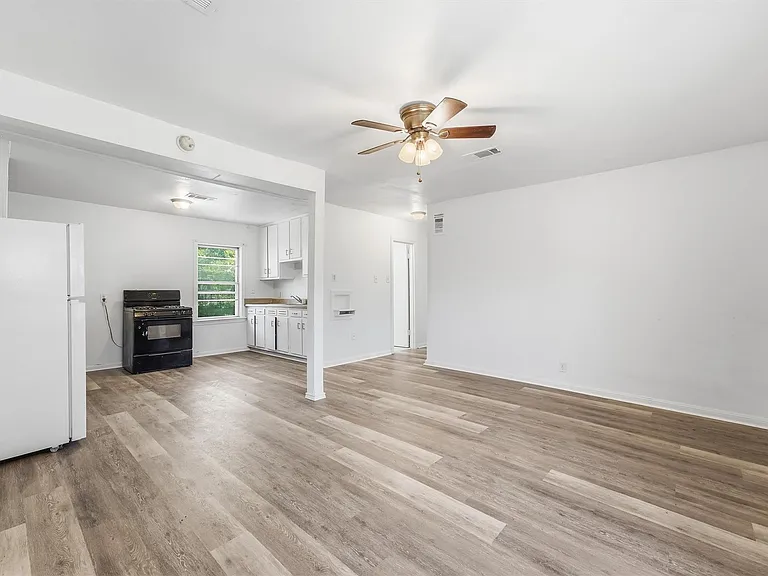 3711 Cosby St — Photo 9