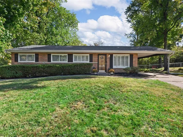 12 Country Squire Ln, Saint Louis, MO 63146
