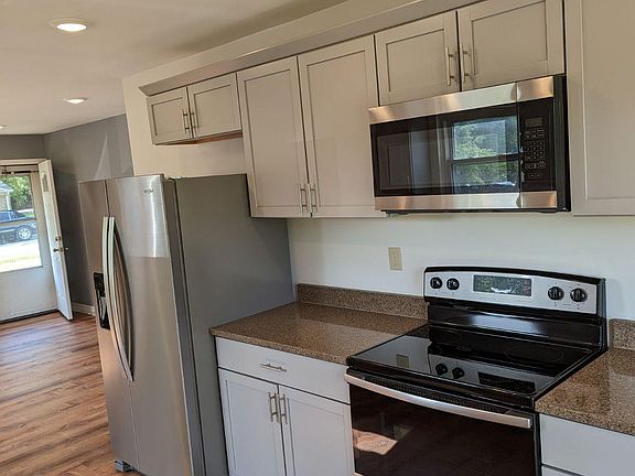 3rd image of 518 Brookview Ct