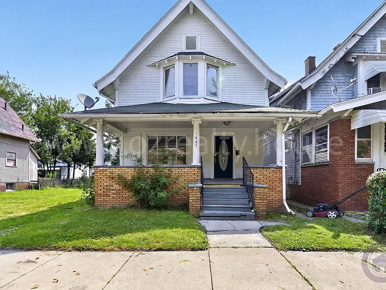1023 Shadowlawn Dr — Photo 1
