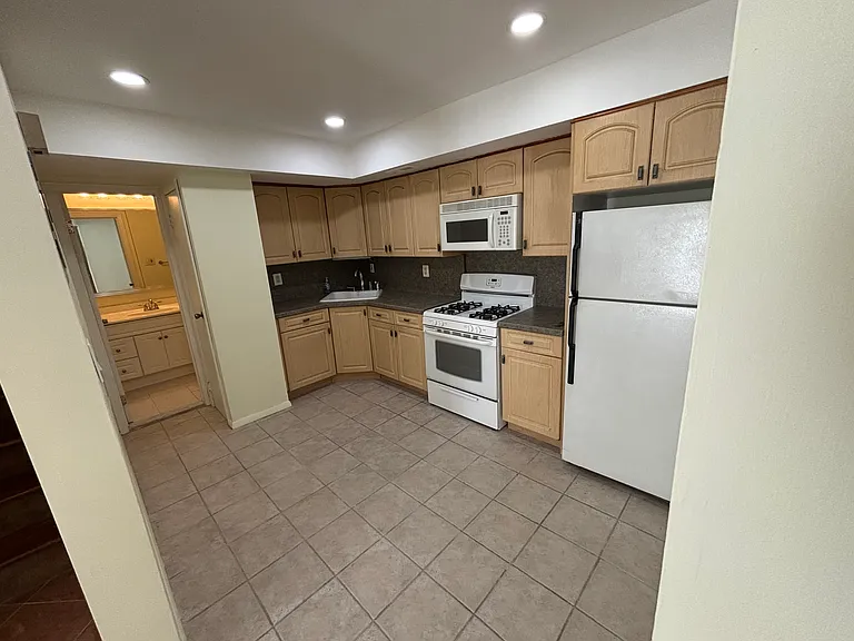 21 Evan Pl — Photo 12
