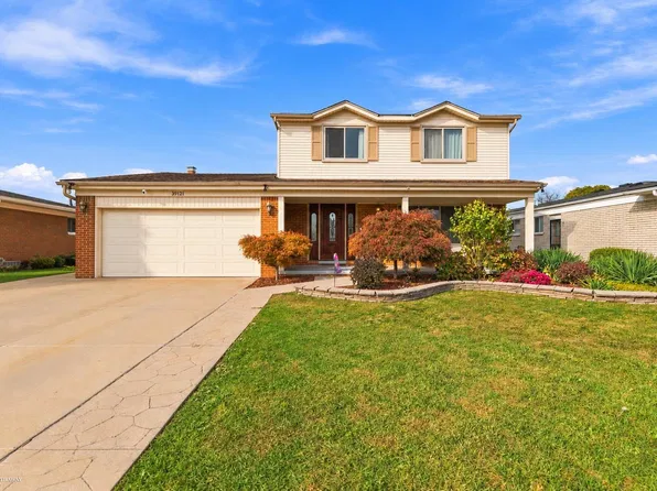 39121 Sturbridge Dr, Sterling Heights, MI 48310