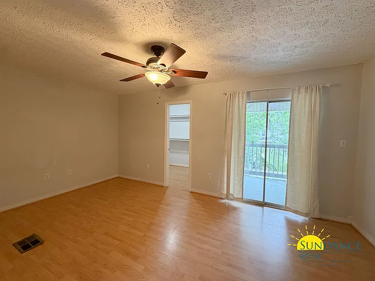 2404 Suwanee Ln — Photo 12