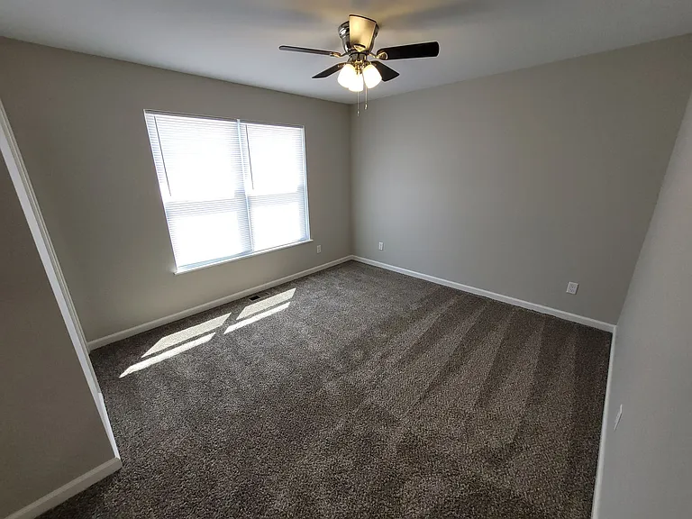 Creekside Apartments — Photo 12