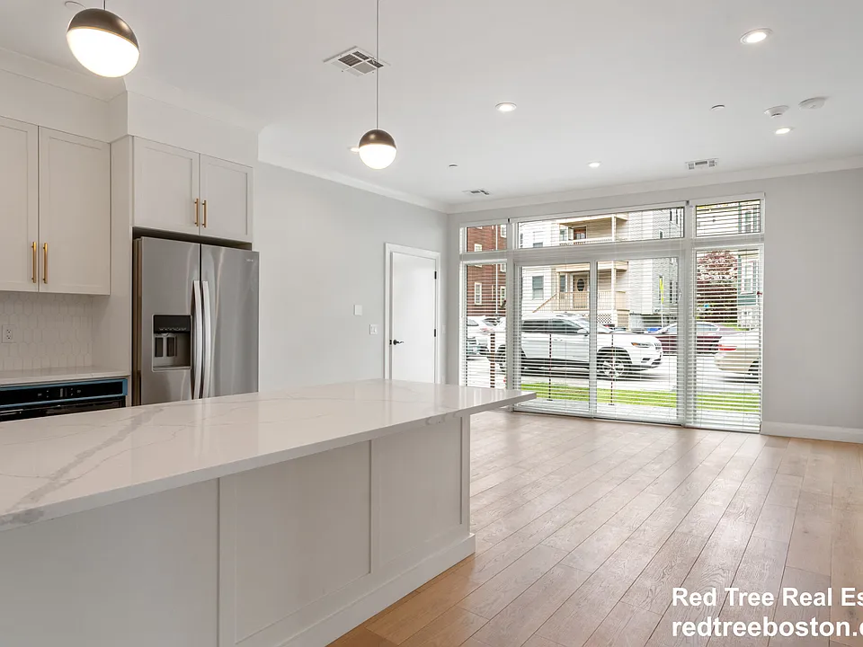 142 Pleasant St #4