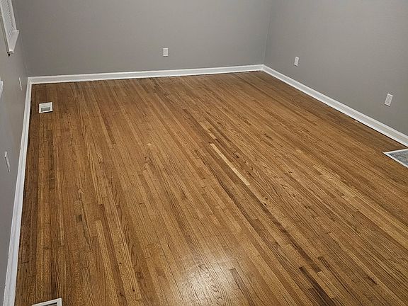 3rd image of 608 Old Pine Rd