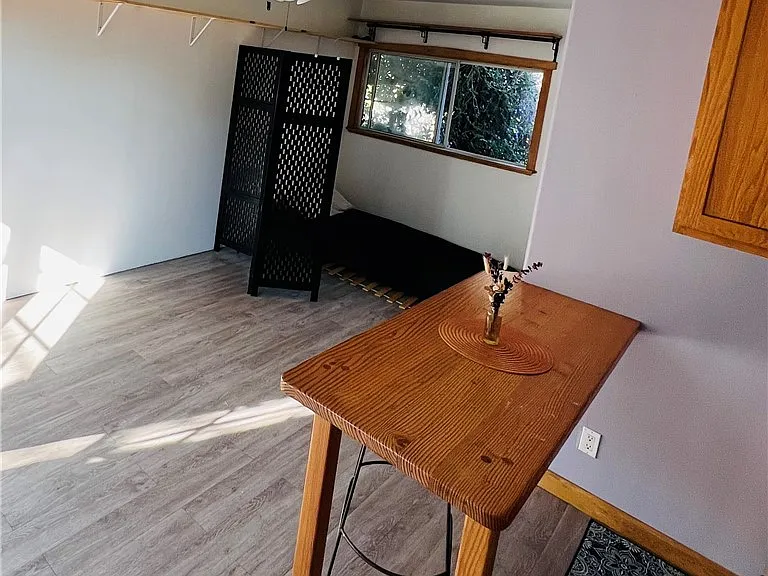 13737 Linfield Ave — Photo 10