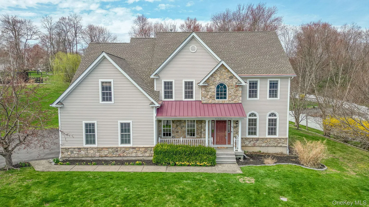 99 Country Club Road photo 1