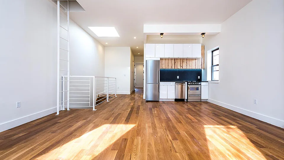 4 North Henry Street — Photo 3