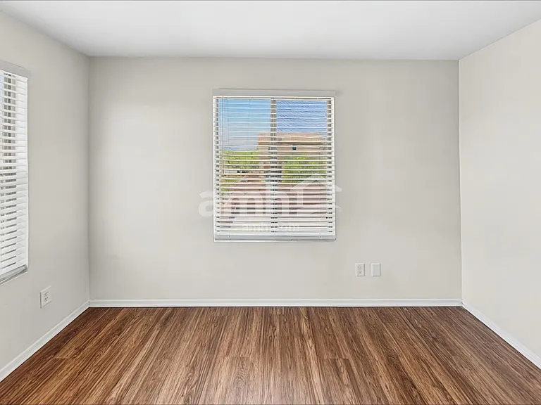902 E Autumn Harvest Pl — Photo 9