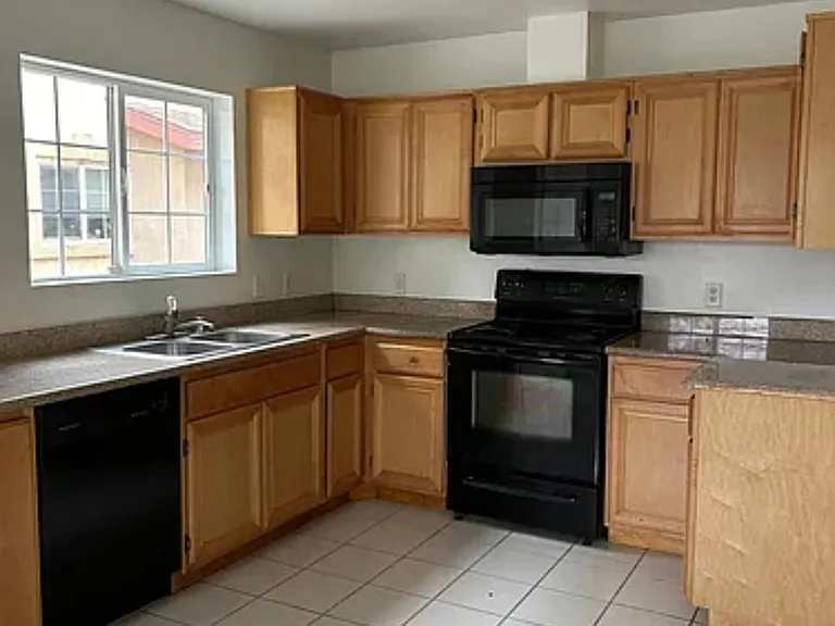 600 Hosking Ave #D — Photo 20
