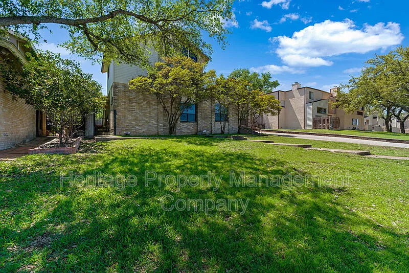 1932 Broken Oak St