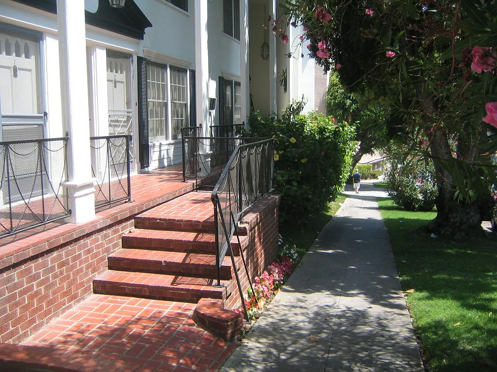 2 bed, $3,950 — Photo 2