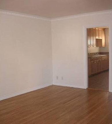 Living room to Kitchen