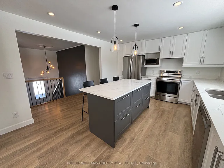 497 Wellington Main St — Photo 9