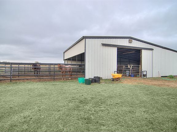 14 Stall Barn