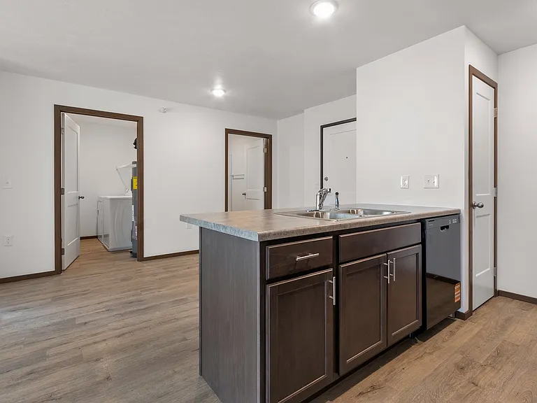 Prairie Village Commons Apartments and Townhomes — Photo 14