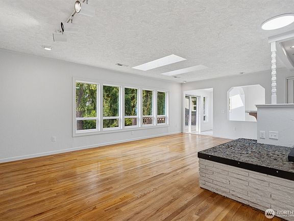 4th image of 116 Virginia Place