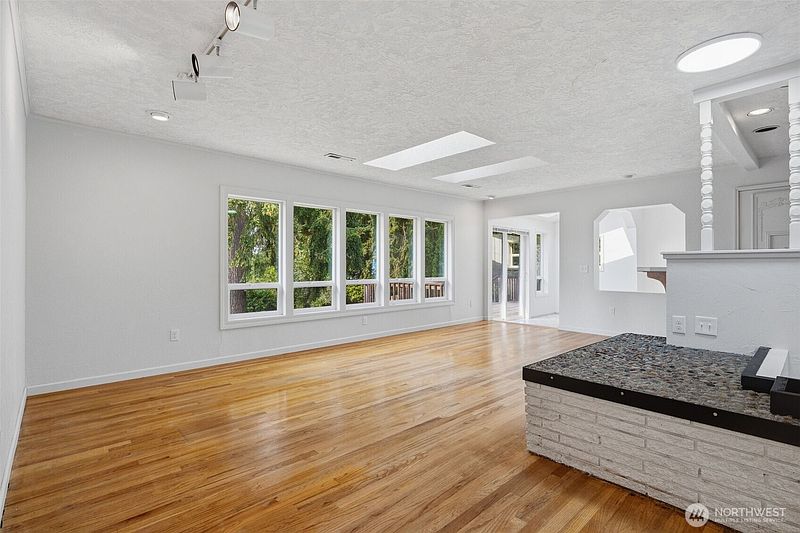 4th image of 116 Virginia Place