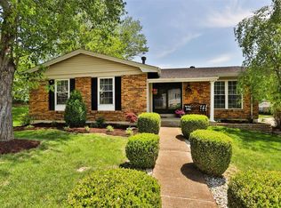 656 Hickory Knoll Ct, Ballwin, MO
