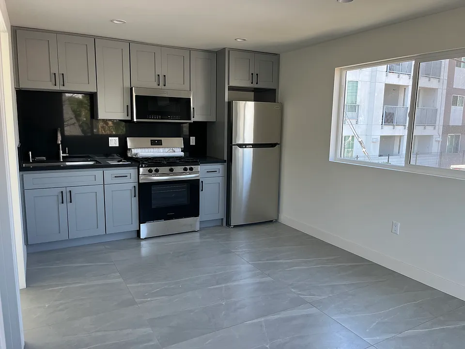3556 Percy St #5/8