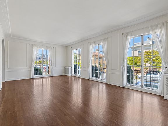 5th image of 2451 Pacific Ave
