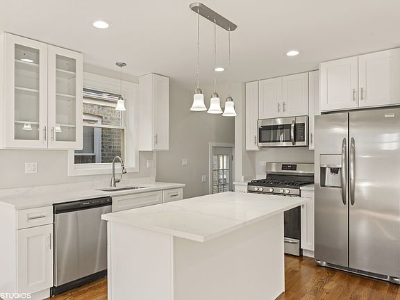 2nd image of 5238 N Oak Park Ave