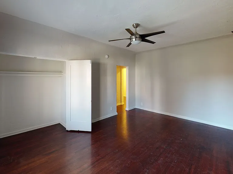 Saint Andrews Manor Apartments — Photo 13